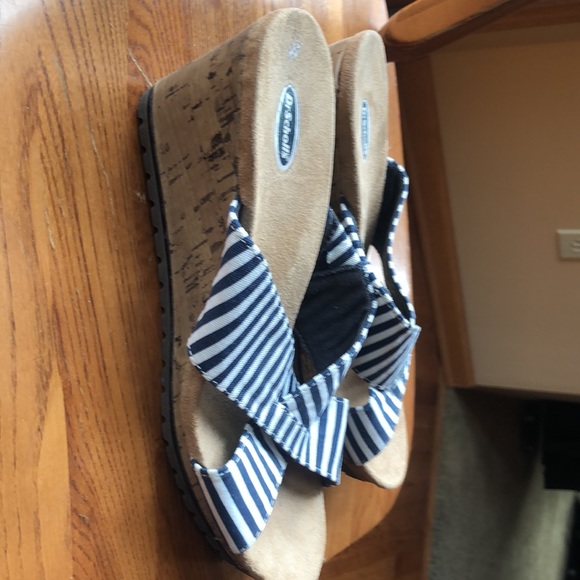 Dr. Scholls Adorable navy striped sandals, Size 8 - Picture 3 of 4